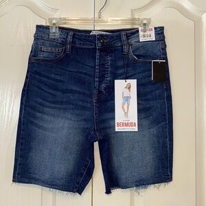 Celebrity Pink Hi Rise Bermuda Size 9/29 Dark Wash